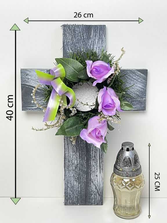 Kříž se svíčkou a umělou květinou ve fialové barvě Tuin